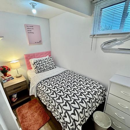 Tiny Private Room On The 1St Floor With Shared Bathroom Near Seatac Airport And Downtown Seattle Esterno foto