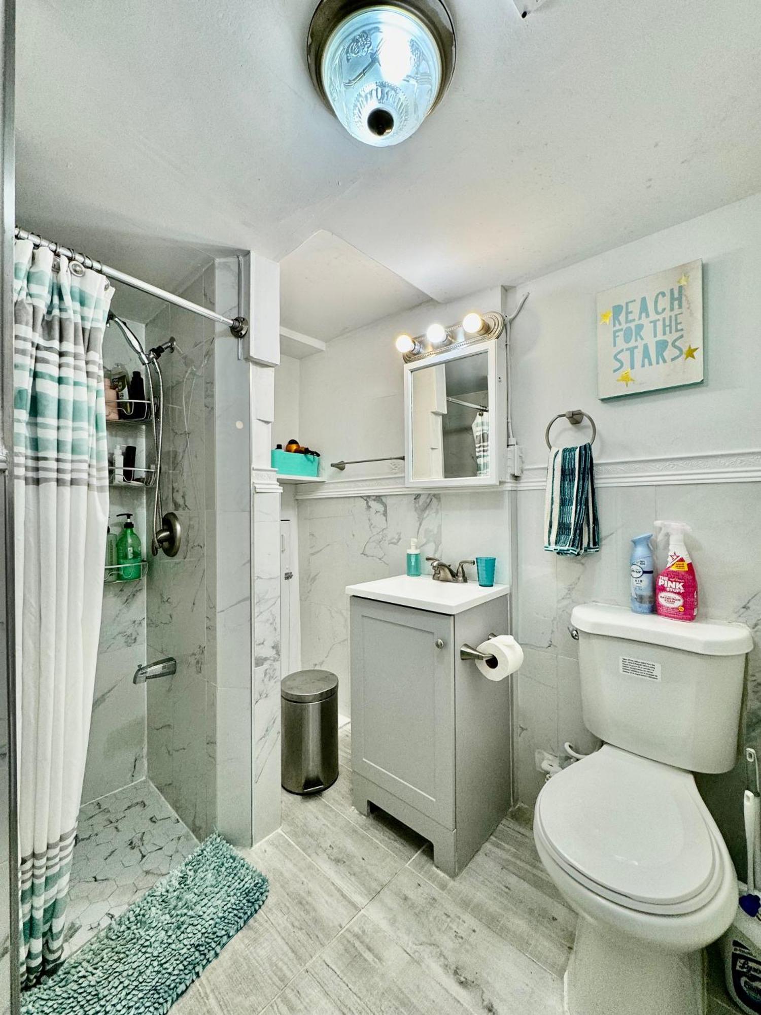 Tiny Private Room On The 1St Floor With Shared Bathroom Near Seatac Airport And Downtown Seattle Esterno foto