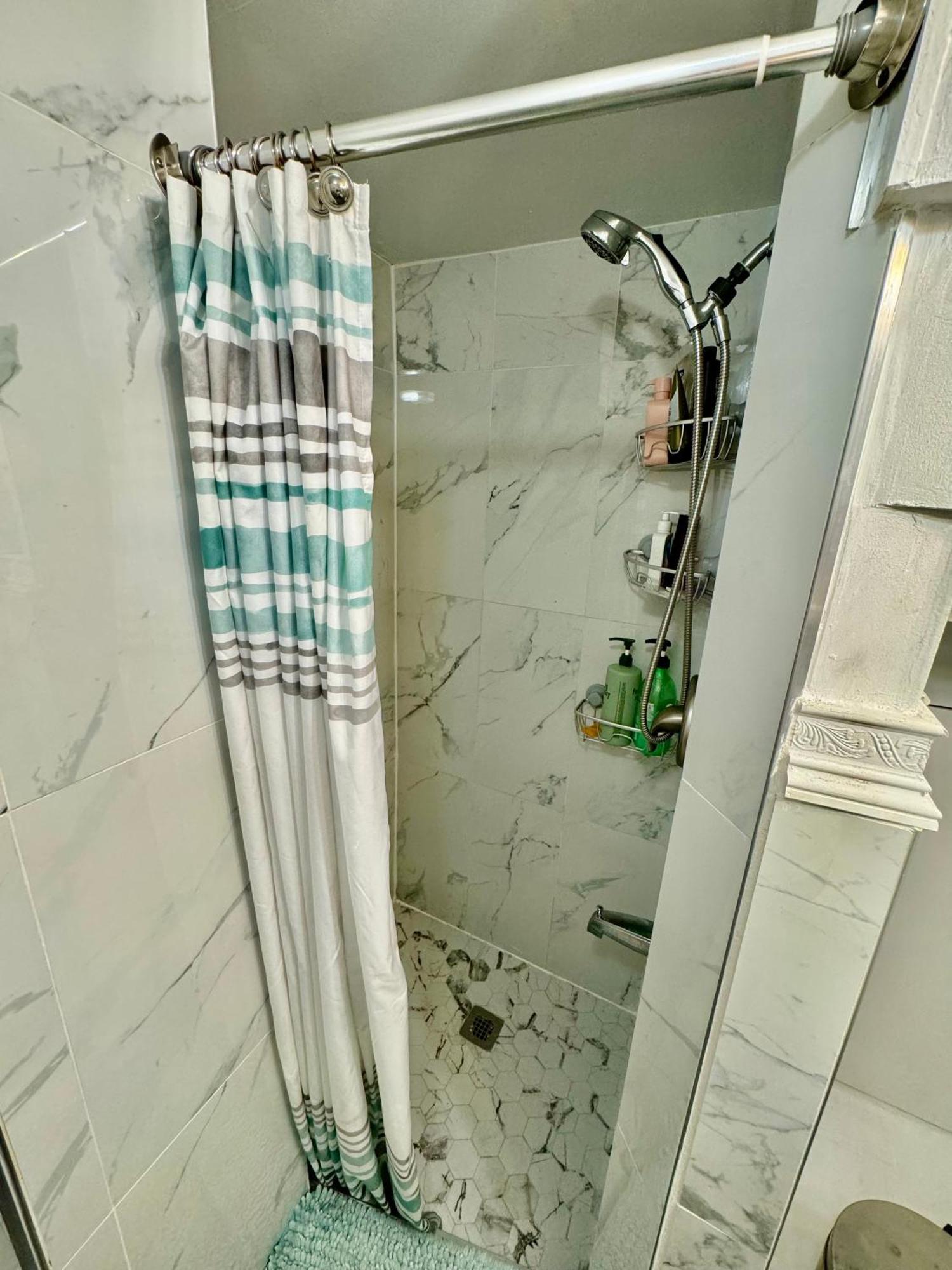 Tiny Private Room On The 1St Floor With Shared Bathroom Near Seatac Airport And Downtown Seattle Esterno foto