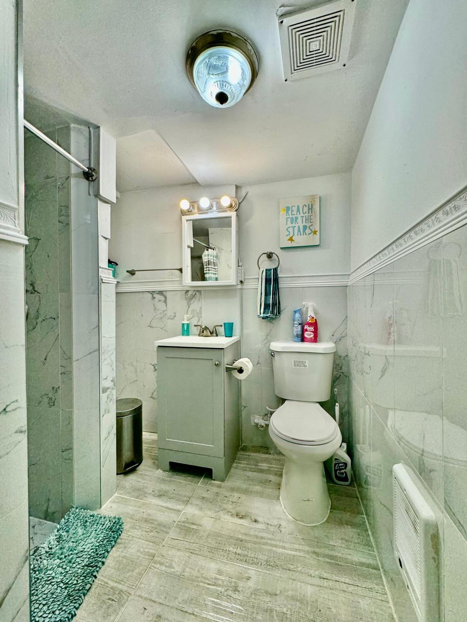 Tiny Private Room On The 1St Floor With Shared Bathroom Near Seatac Airport And Downtown Seattle Esterno foto