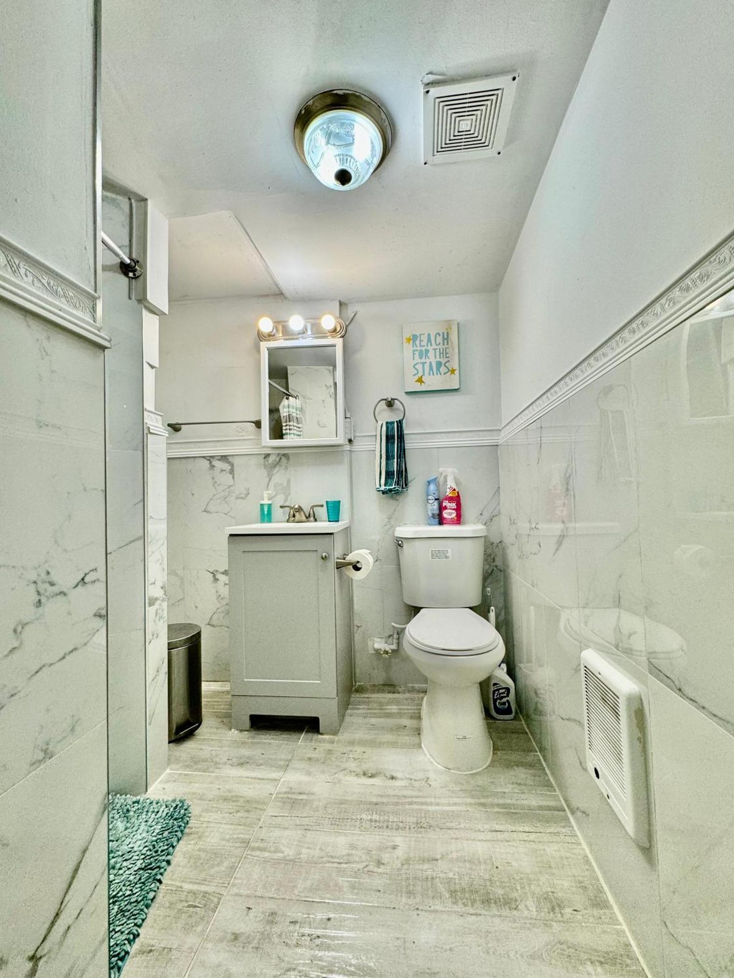 Tiny Private Room On The 1St Floor With Shared Bathroom Near Seatac Airport And Downtown Seattle Esterno foto