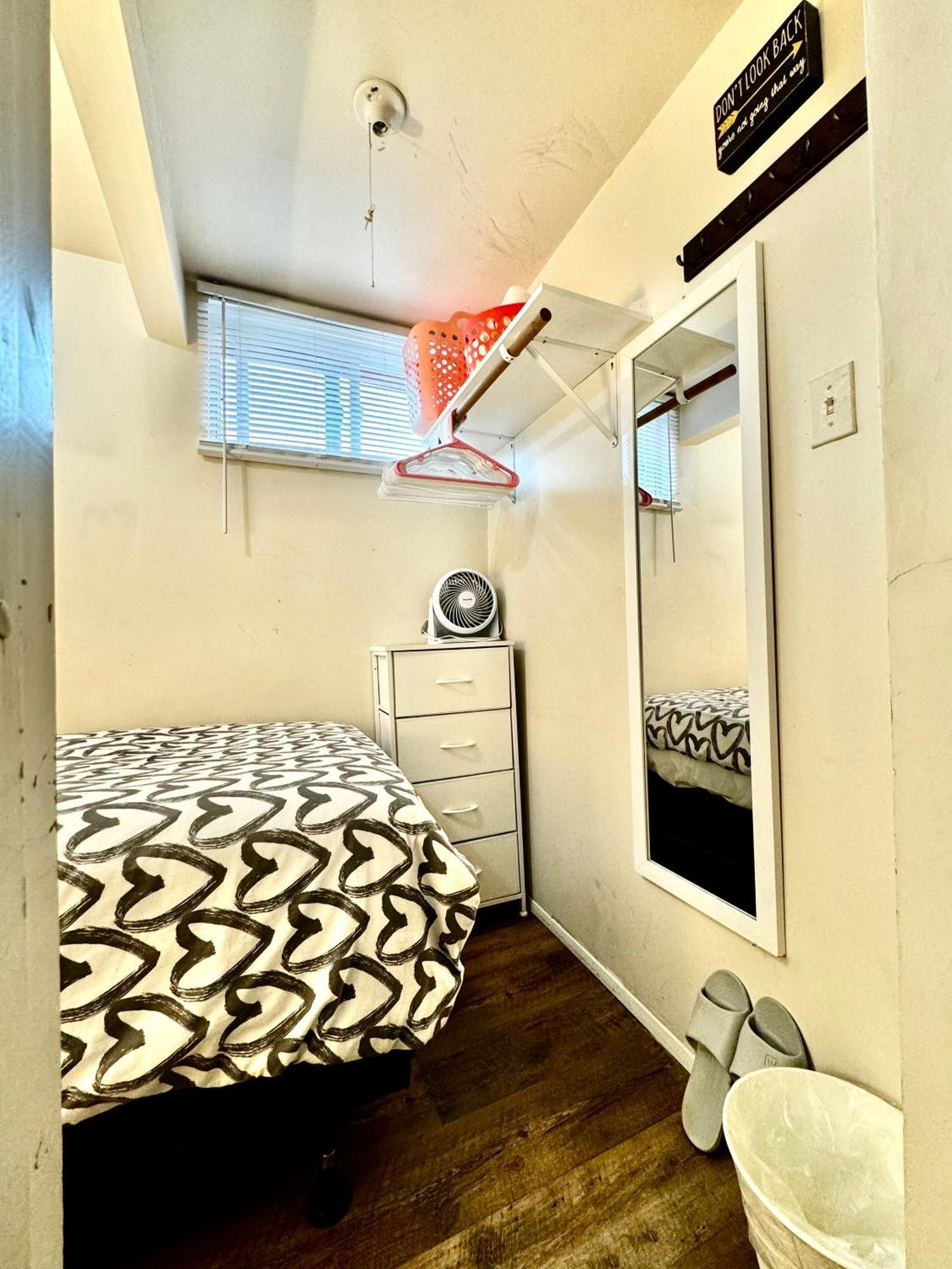 Tiny Private Room On The 1St Floor With Shared Bathroom Near Seatac Airport And Downtown Seattle Esterno foto