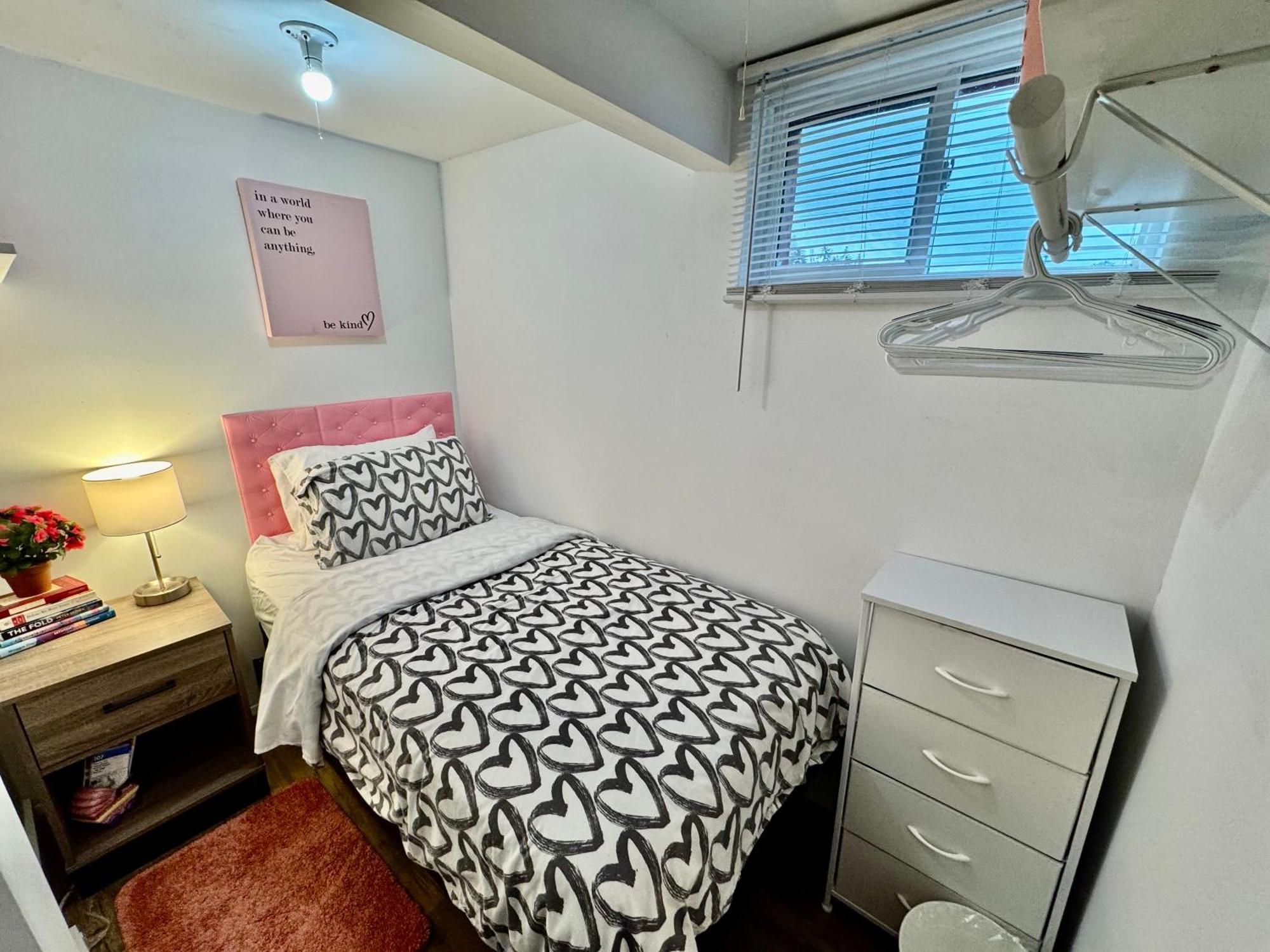 Tiny Private Room On The 1St Floor With Shared Bathroom Near Seatac Airport And Downtown Seattle Esterno foto