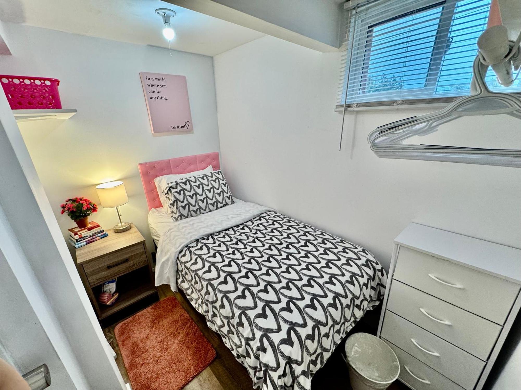 Tiny Private Room On The 1St Floor With Shared Bathroom Near Seatac Airport And Downtown Seattle Esterno foto