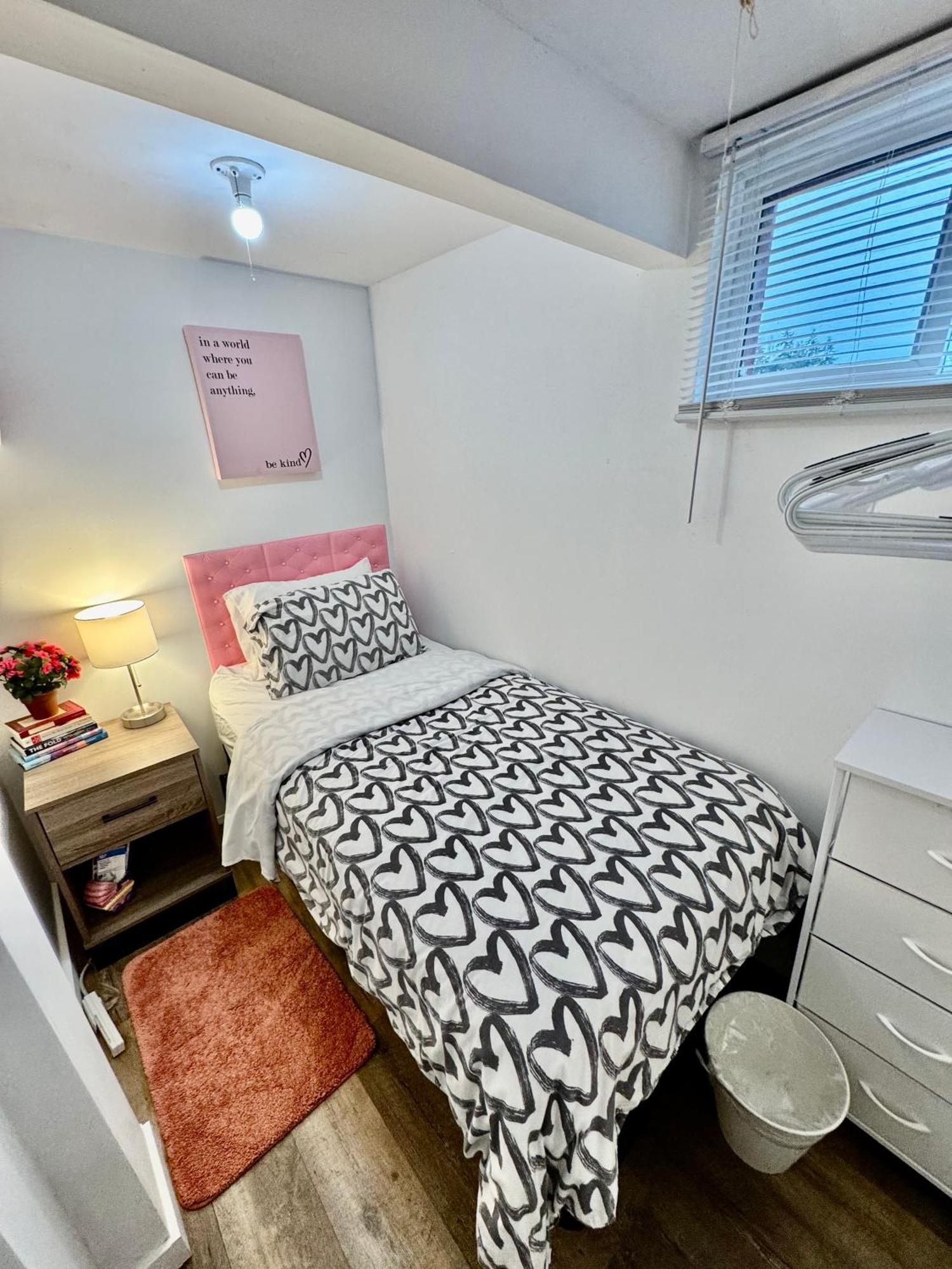 Tiny Private Room On The 1St Floor With Shared Bathroom Near Seatac Airport And Downtown Seattle Esterno foto